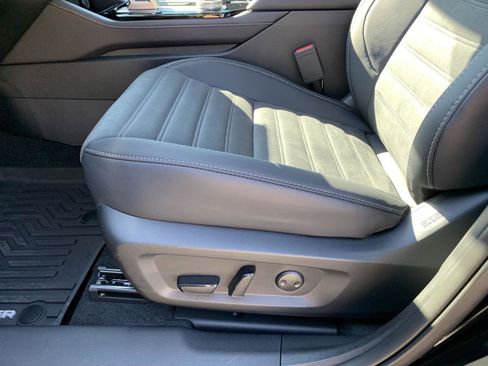 New 2025 Mitsubishi Outlander SE image 12