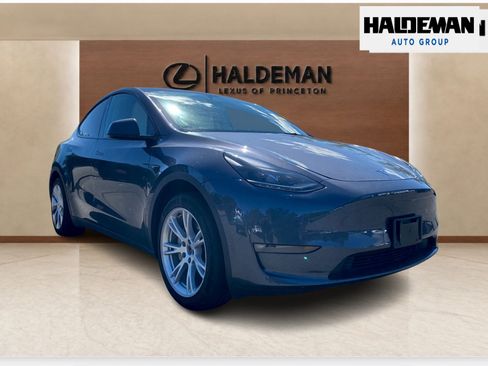 Used 2023 Tesla Model Y Long Range AWD/4WD image 1
