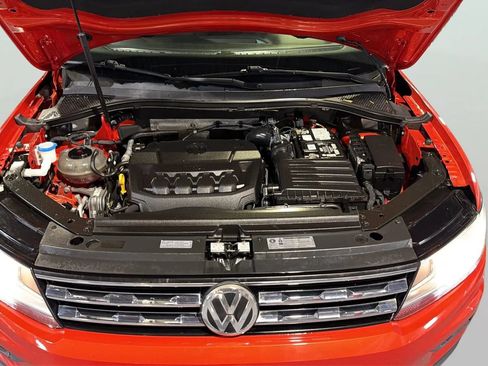 Used 2018 Volkswagen Tiguan SEL FWD image 40