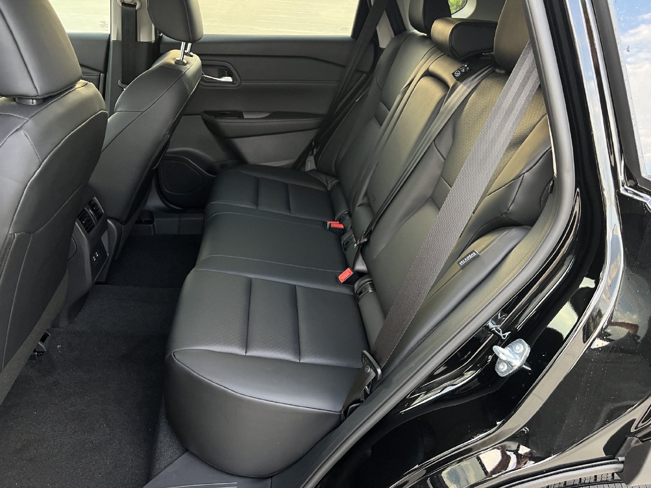 New 2026 Nissan Rogue Dark Armor FWD image 8