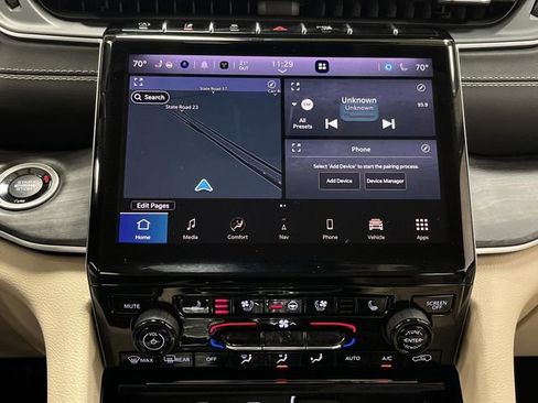 Used 2022 Jeep Grand Cherokee Limited w/ Luxury Tech Group II image 8