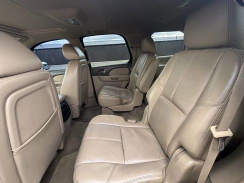 Used 2011 GMC Yukon SLT w/ SLT-2 Equipment Package image 11