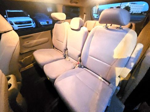Used 2015 Kia Sedona LX w/ LX Convenience Package image 20