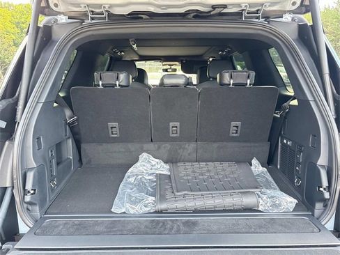 New 2025 Lincoln Navigator Reserve w/ Jet Appearance Package image 12