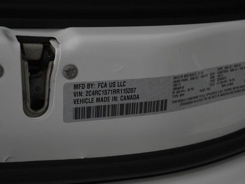 Certified 2024 Chrysler Pacifica Limited FWD image 49