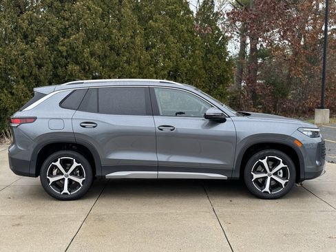 New 2025 Volkswagen Tiguan SE image 6