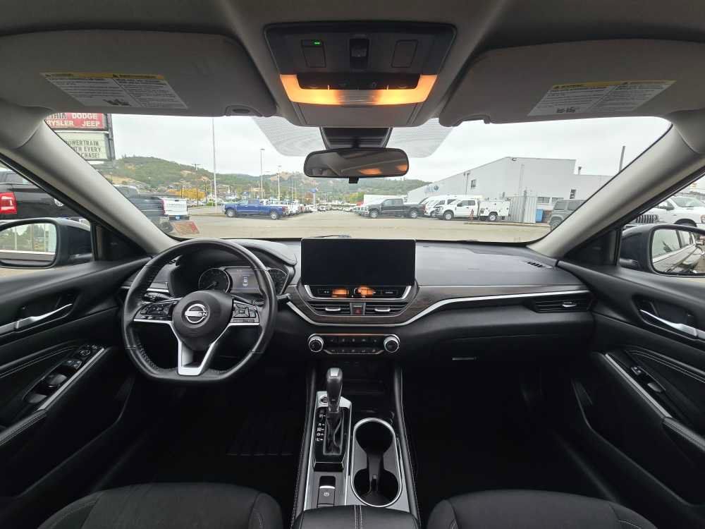 Used 2023 Nissan Altima 2.5 SV w/ SV Premium Package FWD image 15