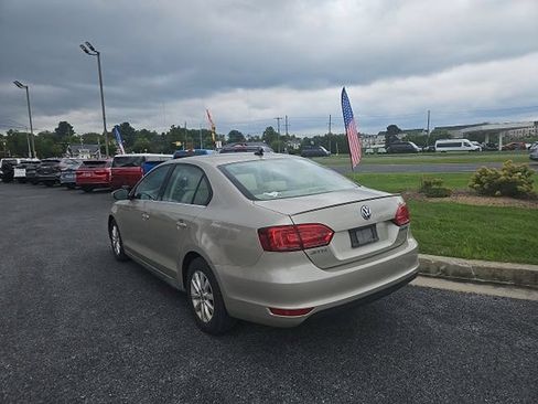 Used 2013 Volkswagen Jetta Hybrid Sedan FWD image 2