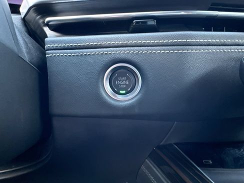 Used 2025 Cadillac Escalade ESV Luxury RWD image 22