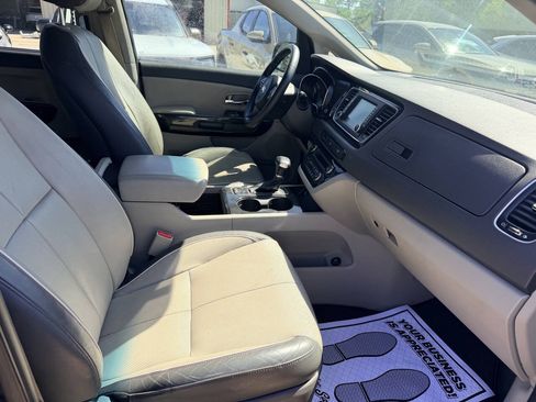 Used 2018 Kia Sedona EX FWD image 29