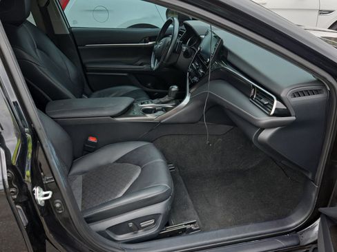 Used 2023 Toyota Camry XSE FWD image 13