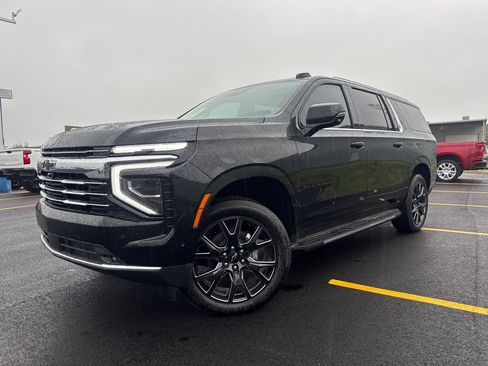 New 2026 Chevrolet Suburban LT w/ Comfort Package AWD/4WD image 2