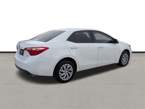 Used 2017 Toyota Corolla LE image 5