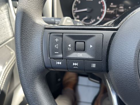Used 2023 Nissan Rogue SV AWD/4WD image 18