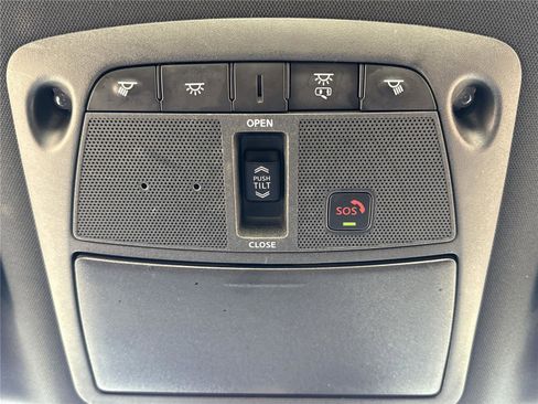 Used 2023 Nissan Maxima SR w/ Sport Mat Group FWD image 10