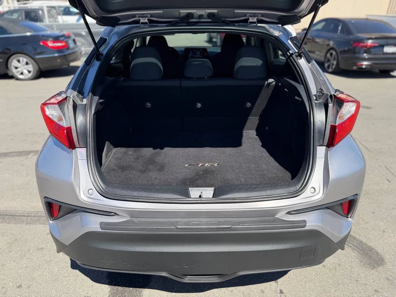 Used 2018 Toyota C-HR XLE FWD image 26