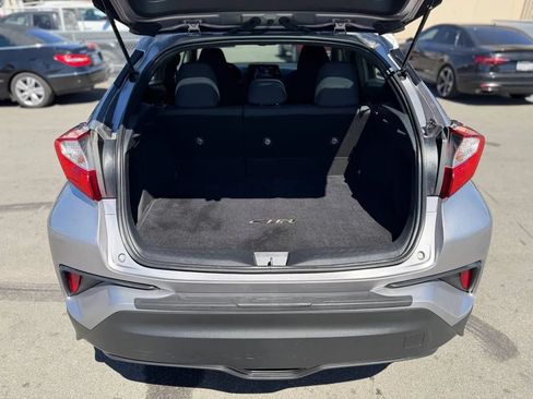 Used 2018 Toyota C-HR XLE FWD image 26