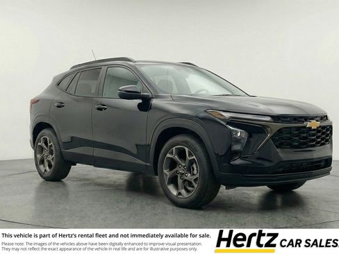 Used 2025 Chevrolet Trax LT image 1