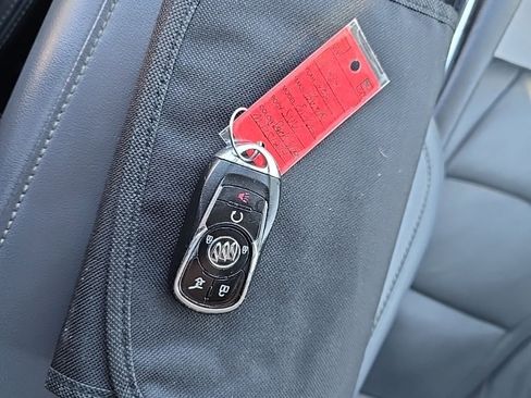 Used 2021 Buick Enclave Essence image 33