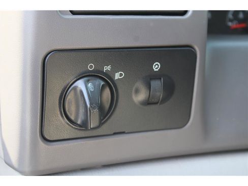 Used 2001 Ford F350 2WD SuperCab DRW Super Duty image 12