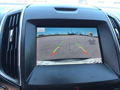 Used 2019 Ford Edge Titanium image 21