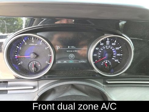 Used 2022 Kia Carnival EX FWD image 8