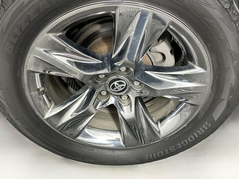 Used 2019 Toyota Highlander Limited Platinum w/ Carpet Mat Package (TMS) AWD/4WD image 11