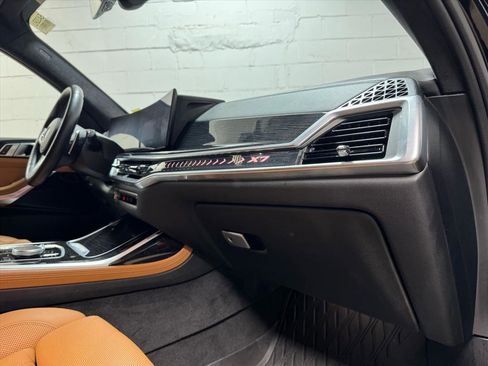 Used 2024 BMW X7 xDrive40i w/ M Sport Package image 28