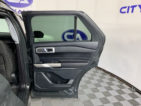 Used 2022 Ford Explorer XLT RWD image 37