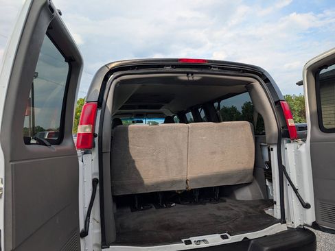 Used 2017 Chevrolet Express 2500 LS RWD image 21