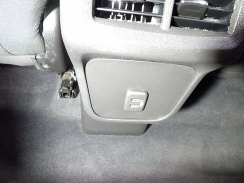 Used 2021 Chevrolet Equinox LT AWD/4WD image 11