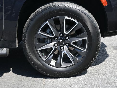 Used 2022 Chevrolet Tahoe Z71 w/ Luxury Package AWD/4WD image 12