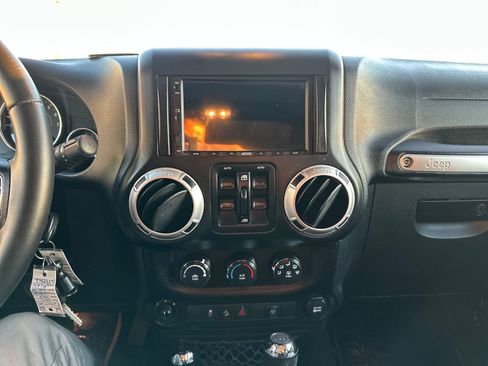 Used 2015 Jeep Wrangler Unlimited Sahara w/ Connectivity Group image 19