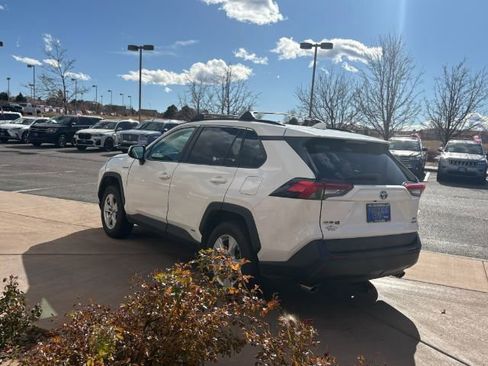 Used 2019 Toyota RAV4 XLE w/ Convenience Package AWD/4WD image 3