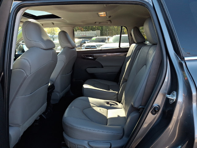 Used 2023 Toyota Highlander Limited AWD/4WD image 9