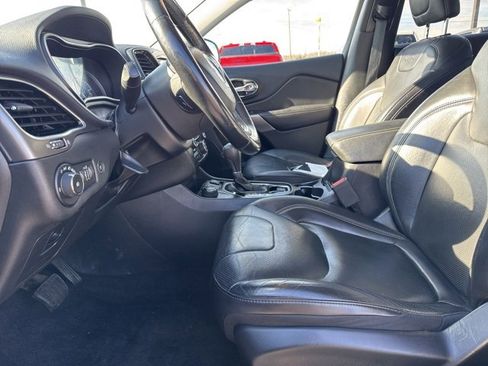 Used 2019 Jeep Cherokee Limited image 23