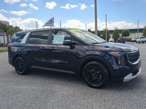 Used 2025 Kia Carnival FWD image 2