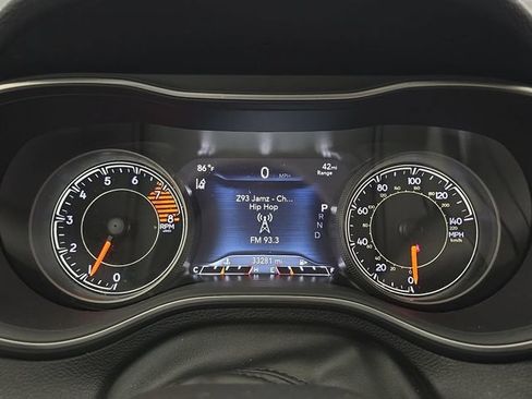 Used 2022 Jeep Cherokee Trailhawk w/ Comfort/Convenience Group AWD/4WD image 19