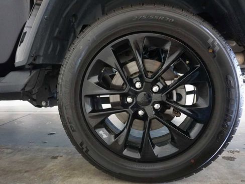 Used 2023 Jeep Gladiator Overland image 10