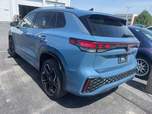 Used 2026 Volkswagen Tiguan SEL R-Line image 2