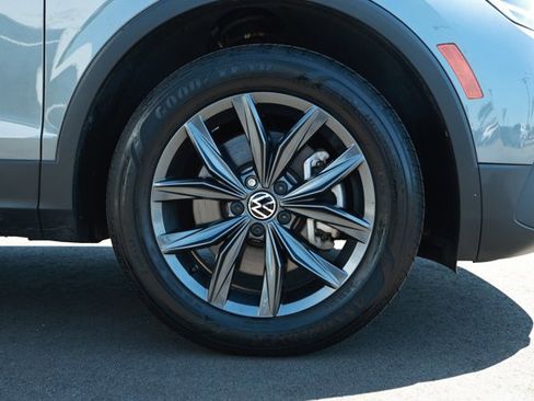 Used 2022 Volkswagen Tiguan SE FWD image 5