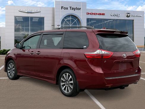 Used 2020 Toyota Sienna XLE w/ XLE Navigation Package AWD/4WD image 6