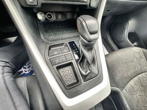 Used 2020 Toyota RAV4 XLE image 15