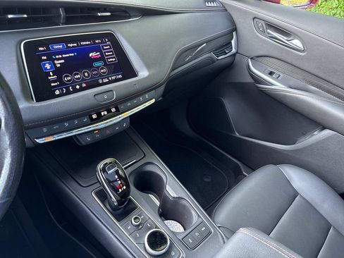Used 2020 Cadillac XT4 Sport w/ Cold Weather Package FWD image 7