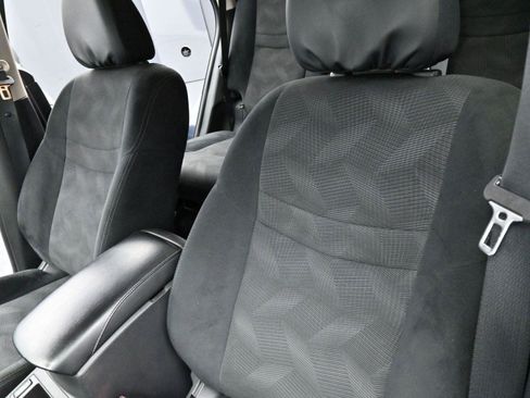 Used 2016 Nissan Rogue SV w/ SV Premium Package image 16