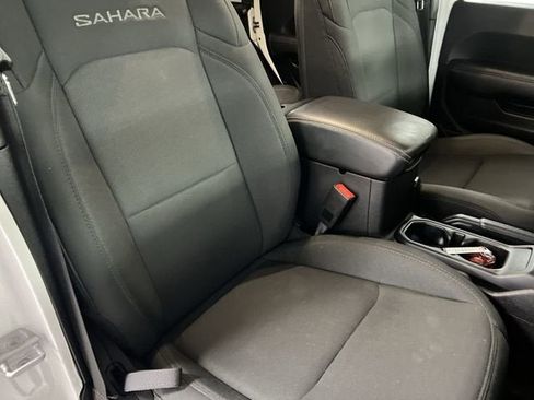 Used 2019 Jeep Wrangler Unlimited Sahara AWD/4WD image 27