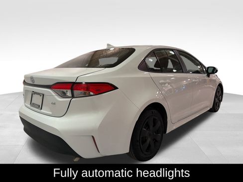 Used 2023 Toyota Corolla LE image 3