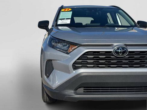 Used 2021 Toyota RAV4 LE image 11