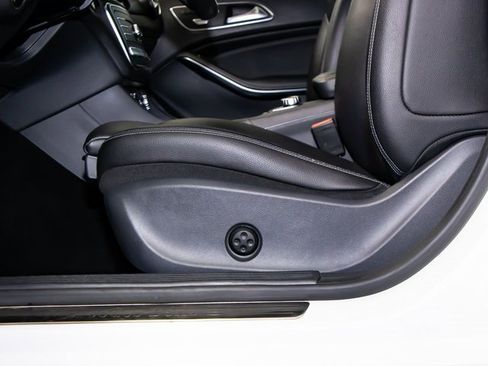 Used 2018 Mercedes-Benz GLA 250 4MATIC image 15