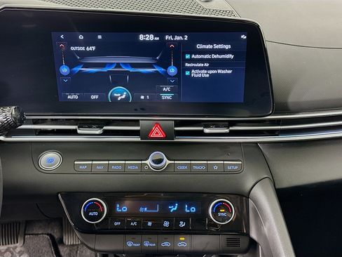 Used 2024 Hyundai Elantra SEL image 24